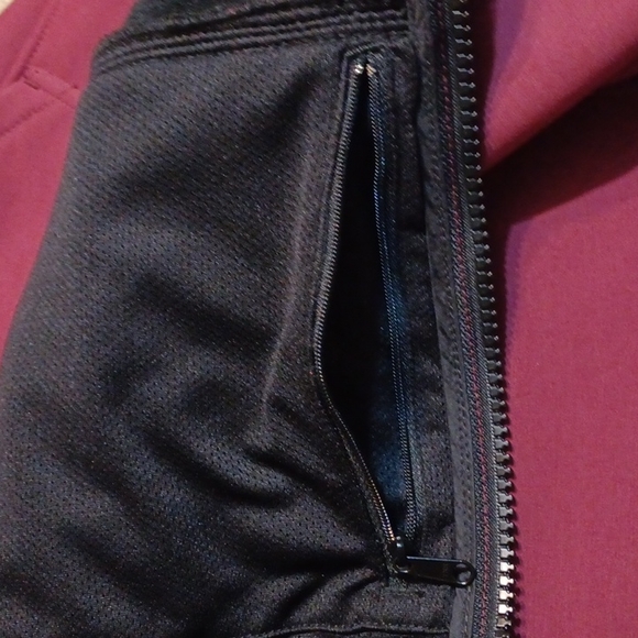 Carhartt Women's Burgundy Full-Zip Front Vest w/Pockets SIZE-LARGE Warm N Cozy! - Picture 10 of 12